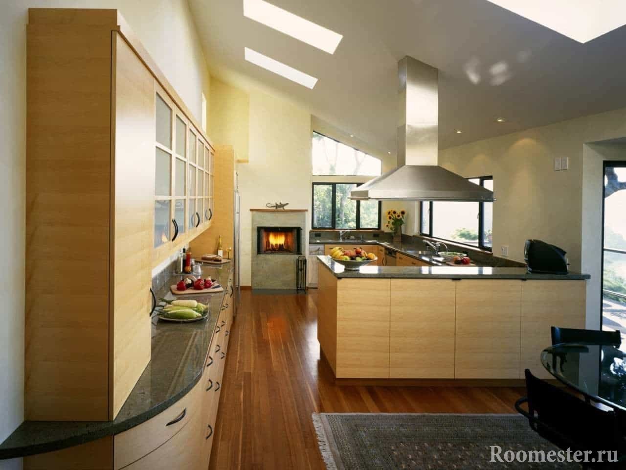 кухня с биокамином и мансардными окнами 