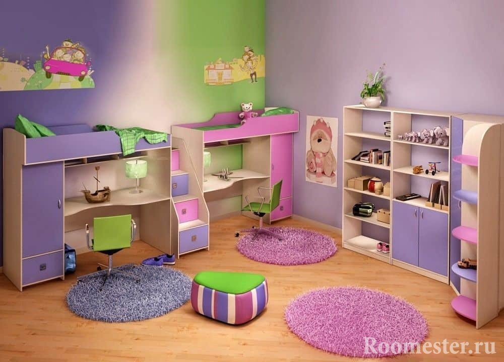 Яркая детская комната для разнополых детей в хрущевке