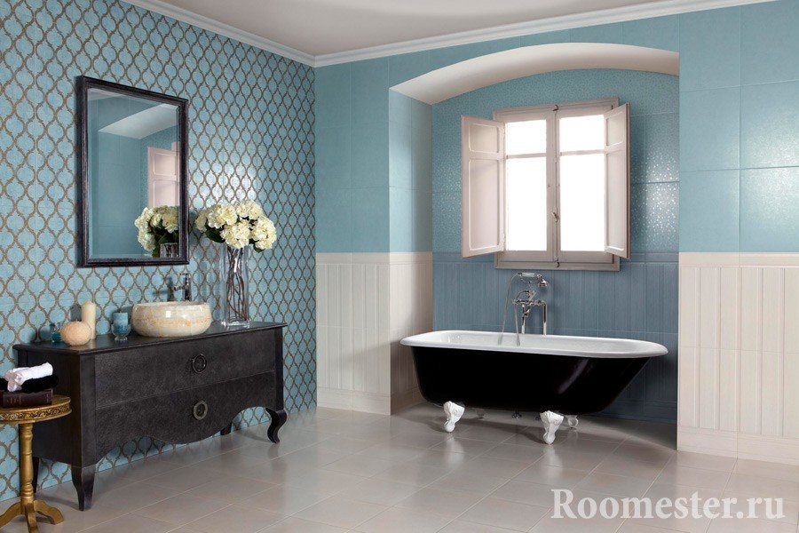 Ванная комната в голубой плитке