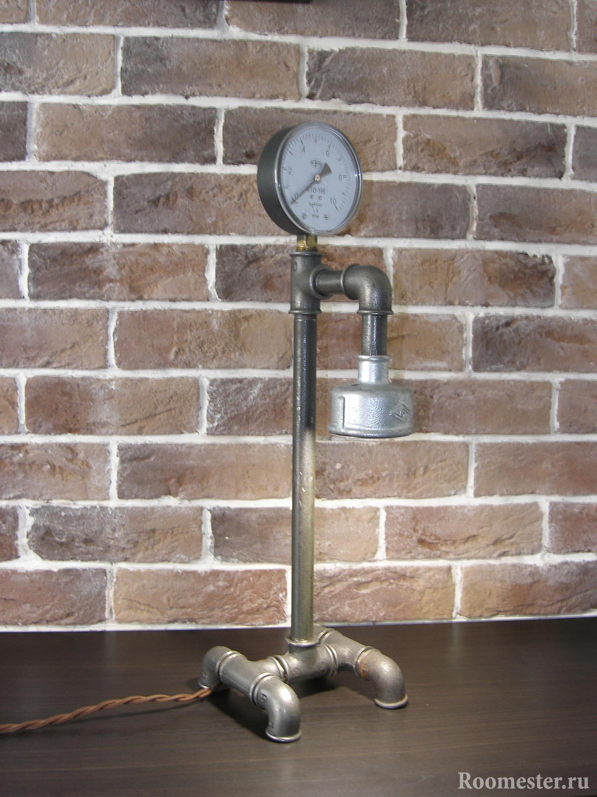 Светильник из трубы в стиле лофт 