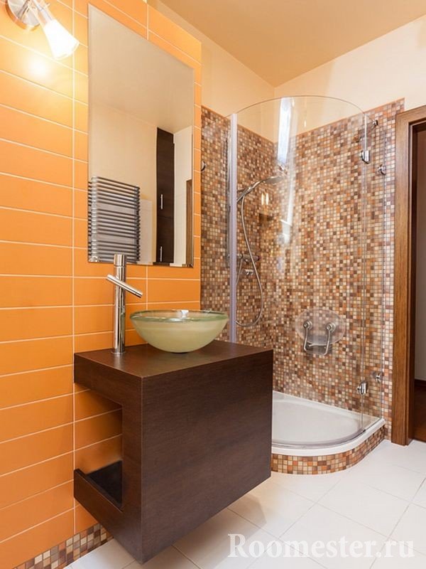 Желто-коричневая ванная комната