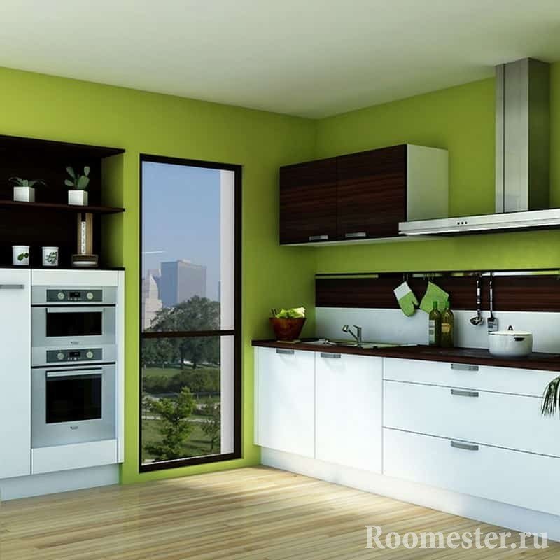 Ярко-зеленый цвет стен и белая кухня