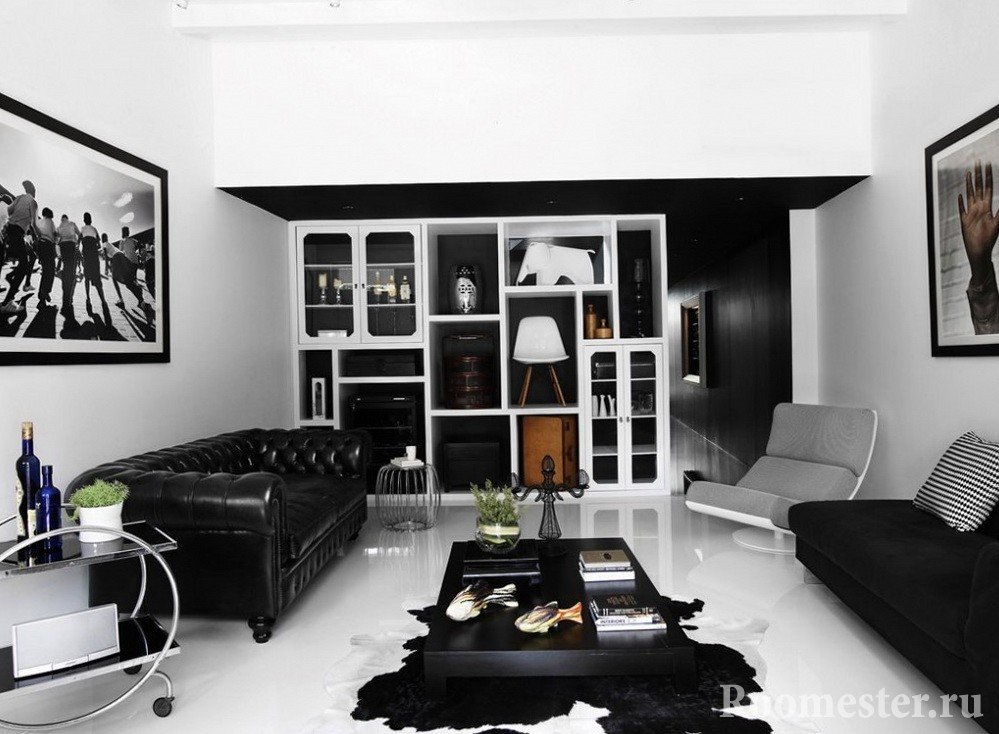 Белый пол и черная мебель