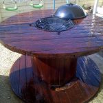 Лакированный стол из катушки