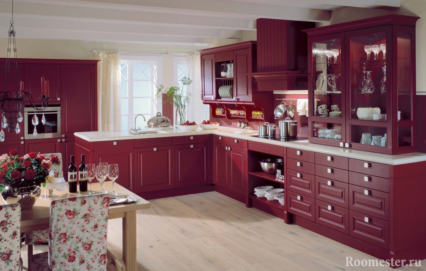 Кухонная мебель в бордовом цвете