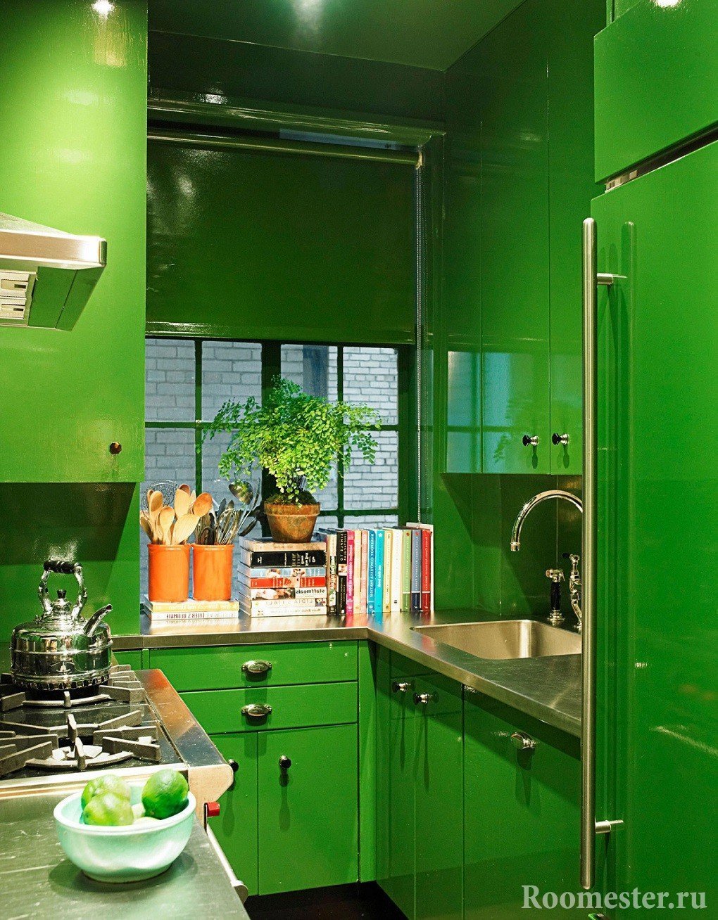 Маленькая кухня зеленого цвета