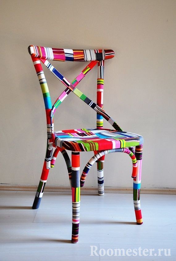 Оклейка стула разноцветными наклейками