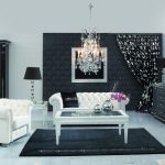 Черная и белая мебель в комнате