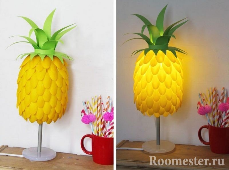 Настольная лампа в виде ананаса