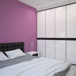 Сочетание белого и фиолетового цветов в спальне