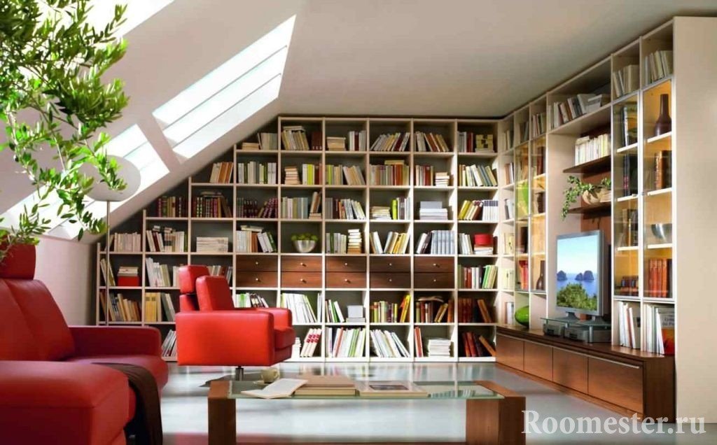 Кресла, столик и шкафы с книгами