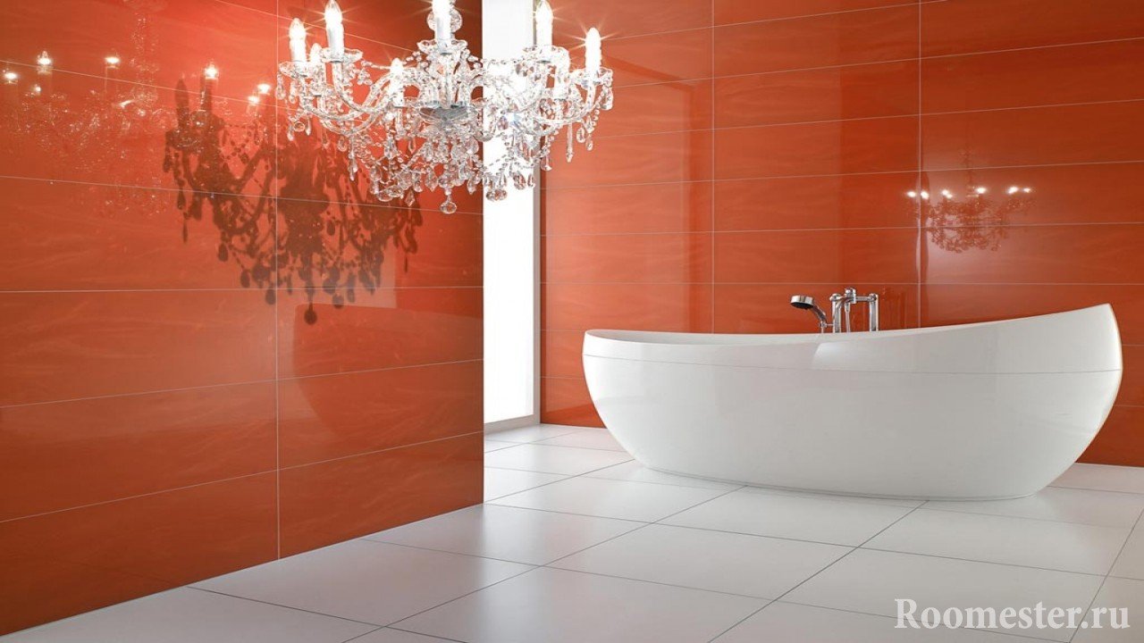 Красные стены и белый пол в ванной