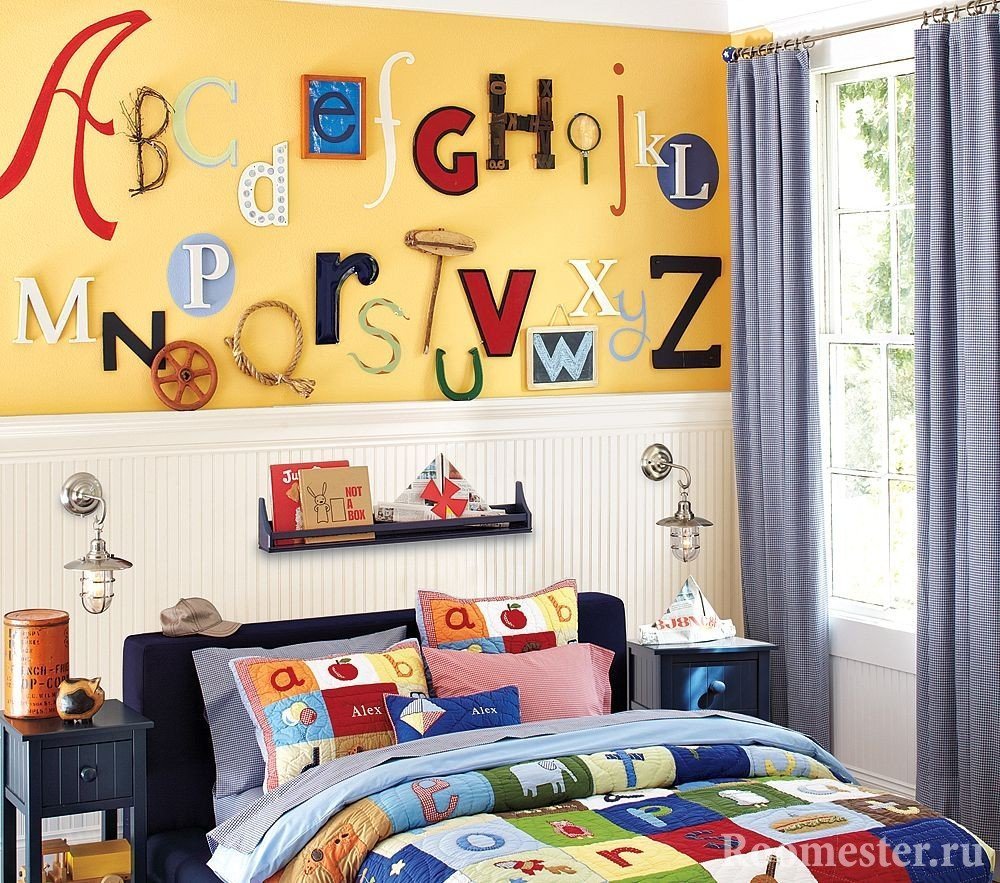 Буквы над кроватью в детской