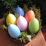 Разноцветные свечи в форме яиц