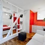 Красно-белый интерьер квартиры