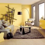 Желто-серый интерьер гостиной