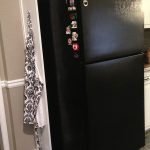 Черный холодильник под кожу
