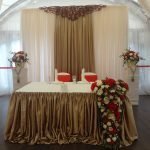 Бронзовый текстиль в свадебном зале