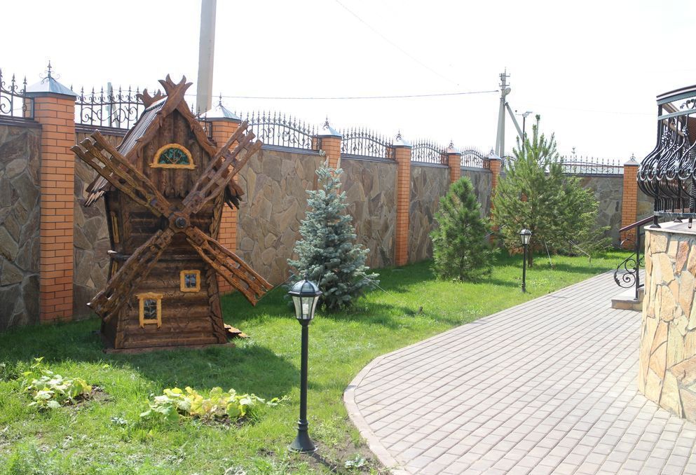 Декоративная мельница в русском стиле