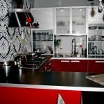 Красно-серебристая кухонная мебель
