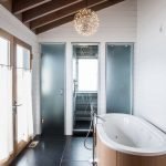 dizajn vannoj komnaty v chastnom dome 1 150x150 - Дизайн ванной комнаты в своем доме +70 фото
