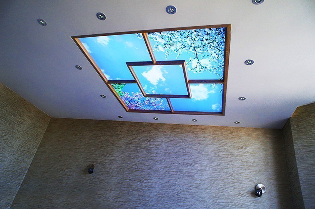 Имитация окна в интерьере с подсветкой