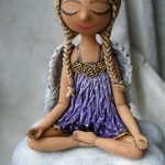 Девочка в медитации