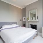 Современная спальня в серых оттенках