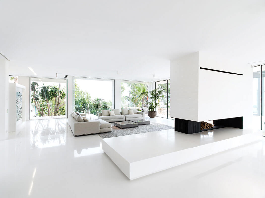 Белые стены в интерьере в стиле минимализм