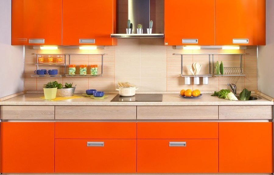 Декор оранжевой кухни в квартире