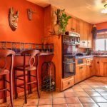 Сочная кухня в оранжевом цвете