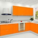 Угловой кухонный гарнитур оранжевого цвета