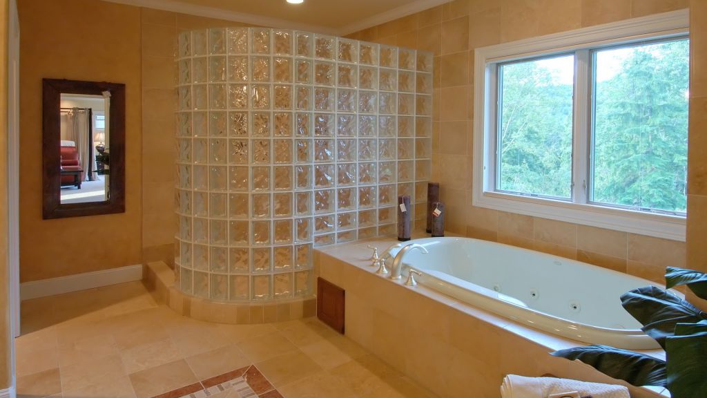 dizajn vannoj komnaty s oknom 57 - Ванная комната с окном – фото дизайна