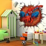 Человек-паук на стене