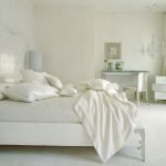 Белая мебель и текстиль