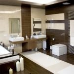 Большая ванная комната с комбинированной плиткой