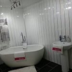 dizajn vanny panelyami 45 150x150 - Дизайн ванной комнаты с пластиковыми панелями