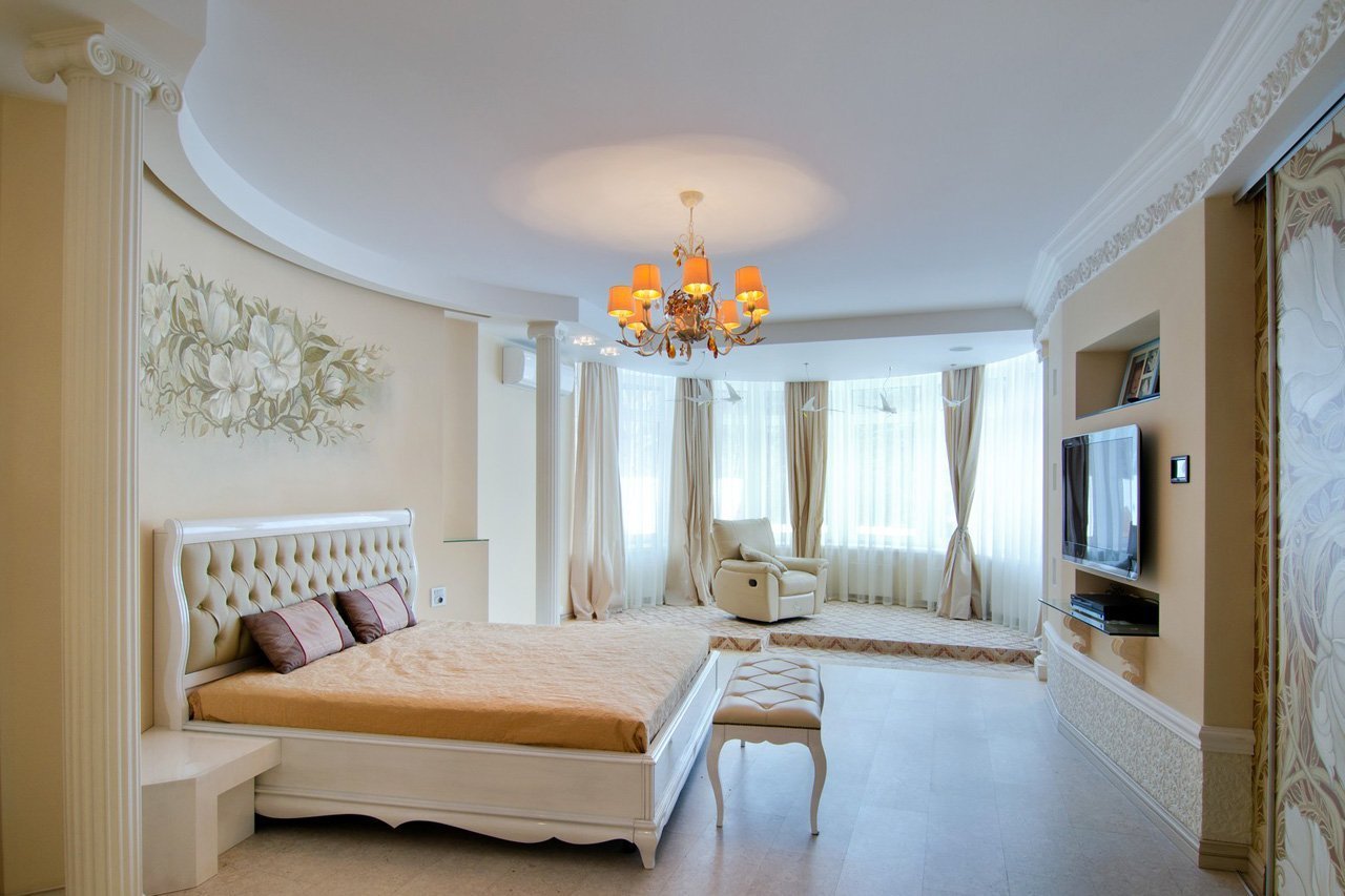Спальня в классическом стиле в частном доме