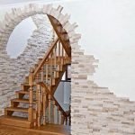 Лестница с аркой