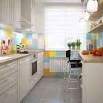 Разноцветная плитка на кухне
