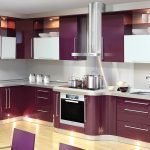 Стильный дизайн фиолетовой кухни для квартиры