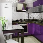 Г-образная фиолетовая кухня