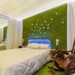 Необычный дизайн спальни в зеленых тонах