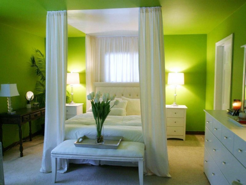 Освещение в спальне зеленого цвета