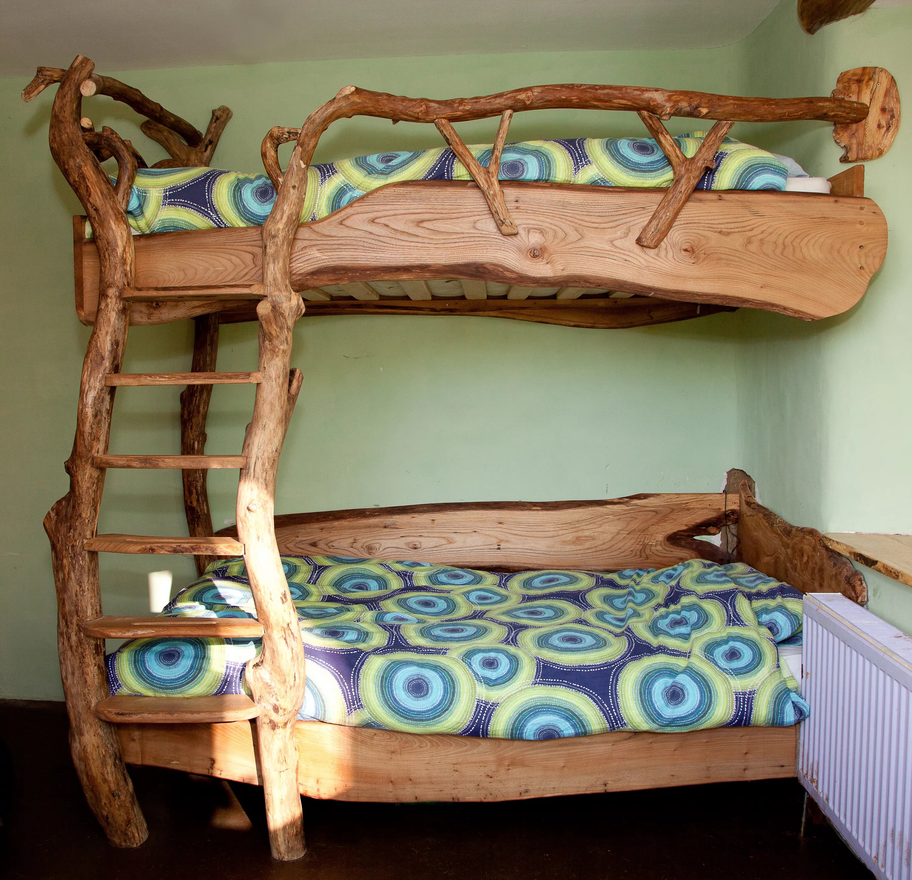Необычная двухъярусная кровать