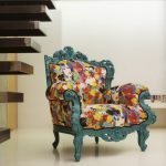 Кресло необычной расцветки