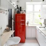Красный холодильник