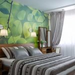 Спальня с зелеными фотообоями