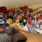 Оформление стен в спальне с помощью граффити