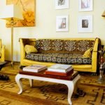 Желтая мебель в гостиной